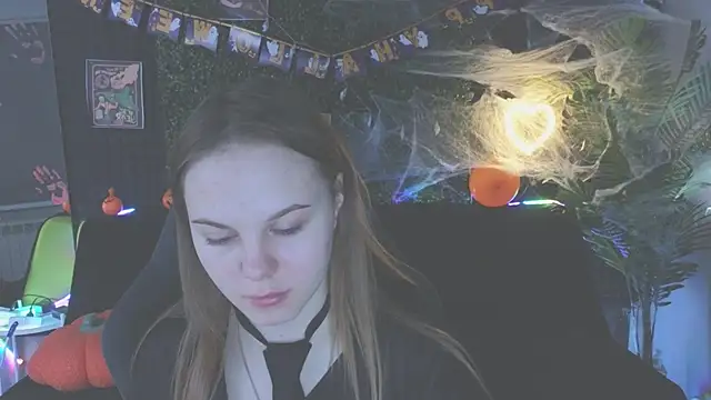 Snapshot of Dyna_bae chatting on 10.20.25 Dyna bae online show from 10.20.25