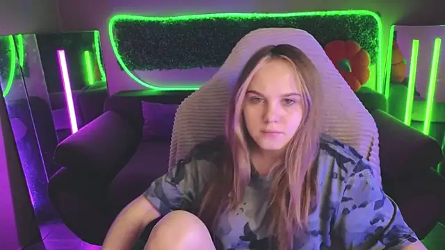 Snapshot of Dyna_bae chatting on 11.26.25 Dyna bae online show from 11.26.25