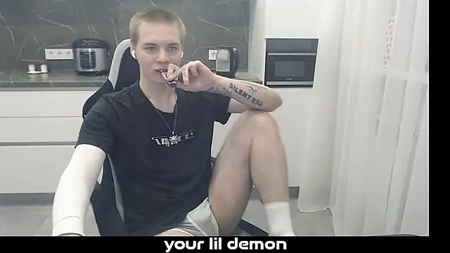 Snapshot of yourlildemon chatting on 02.20.26 yourlildemon online show from 02.20.26