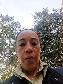 Snapshot of Coeur_de_luxure chatting on 10.19.25 Coeur de luxure online show from 10.19.25