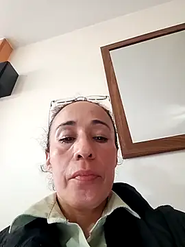 Snapshot of Coeur_de_luxure chatting on 10.31.25 Coeur de luxure online show from 10.31.25