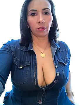 Snapshot of Mrsvictoriaaa chatting on 10.01.25 Mrsvictoriaaa online show from 10.01.25