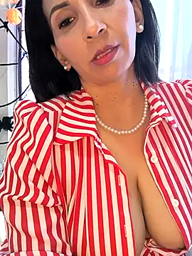 Snapshot of Mrsvictoriaaa chatting on 10.28.25 Mrsvictoriaaa online show from 10.28.25