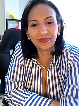 Mrsvictoriaaa online show from 04.15.26