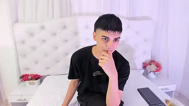 Snapshot of frank_jhonsson chatting on 09.20.25 frank jhonsson online show from 09.20.25