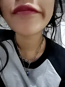 Snapshot of ElaRuil69 chatting on 11.05.25 ElaRuil69 online show from 11.05.25