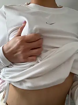 skybeatrice7 online show from 11.23.25