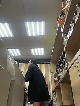 AlishaPrettyBlade online show from 12.18.25