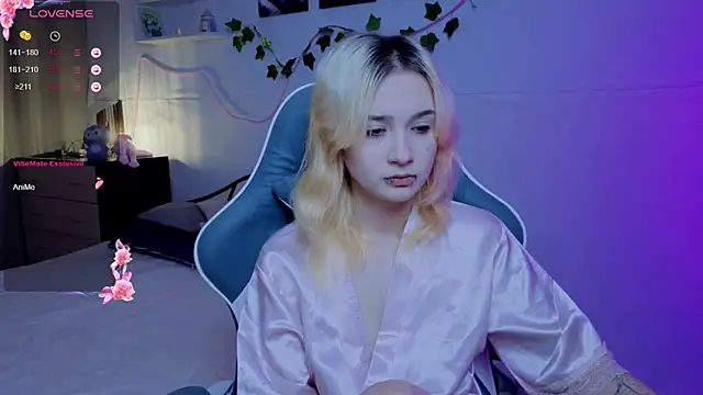 Snapshot of Nasy chatting on 09.15.25 Nasy online show from 09.15.25