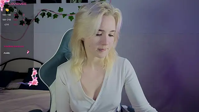 Snapshot of Nasy chatting on 10.10.25 Nasy online show from 10.10.25