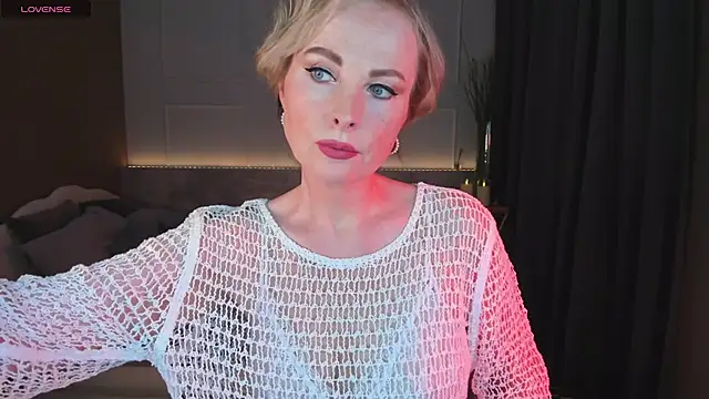 Snapshot of Sandra_Kind chatting on 03.07.25 Sandra Kind online show from 03.07.25