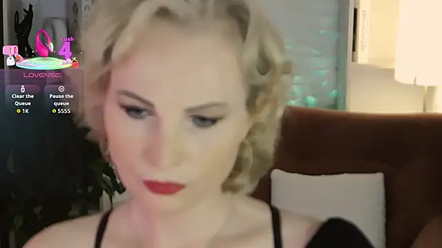 Snapshot of Sandra_Kind chatting on 09.30.25 Sandra Kind online show from 09.30.25