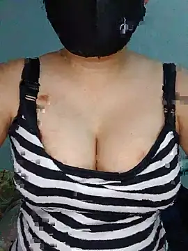 Snapshot of DesiLeela chatting on 07.31.26 DesiLeela online show from 07.31.26