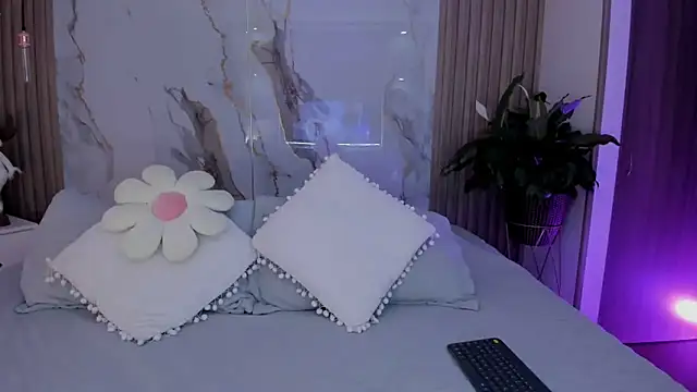 miss martiina online show from 11.26.25