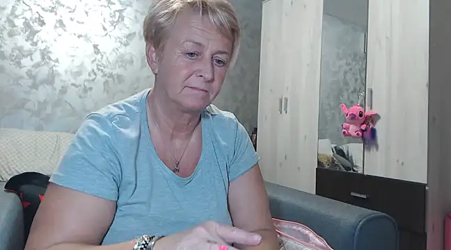 Snapshot of RosesandLillies chatting on 02.12.25 RosesandLillies online show from 02.12.25