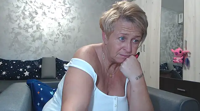 Snapshot of RosesandLillies chatting on 02.28.25 RosesandLillies online show from 02.28.25