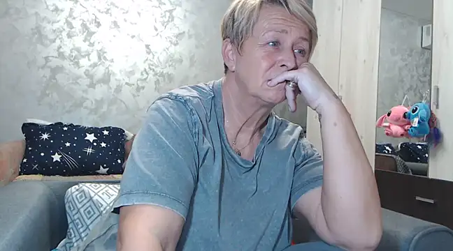 Snapshot of RosesandLillies chatting on 03.19.25 RosesandLillies online show from 03.19.25