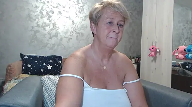 Snapshot of RosesandLillies chatting on 03.20.25 RosesandLillies online show from 03.20.25