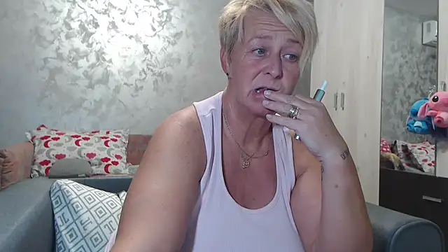 Snapshot of RosesandLillies chatting on 09.26.25 RosesandLillies online show from 09.26.25