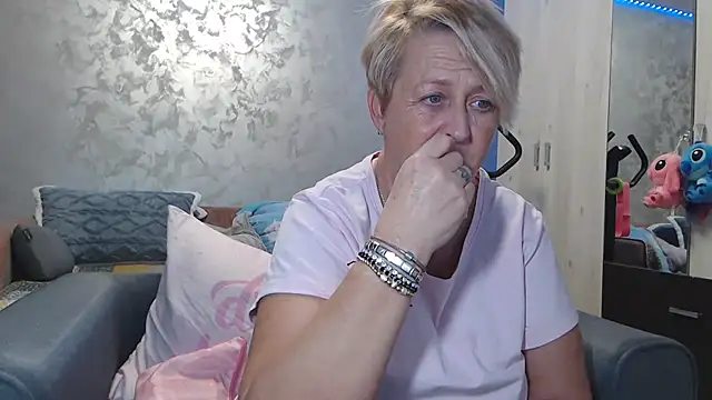 Snapshot of RosesandLillies chatting on 03.05.26 RosesandLillies online show from 03.05.26