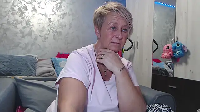 Snapshot of RosesandLillies chatting on 03.10.26 RosesandLillies online show from 03.10.26