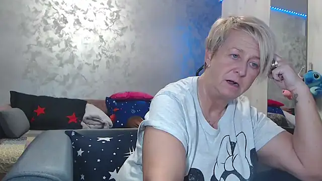 Snapshot of RosesandLillies chatting on 03.25.26 RosesandLillies online show from 03.25.26