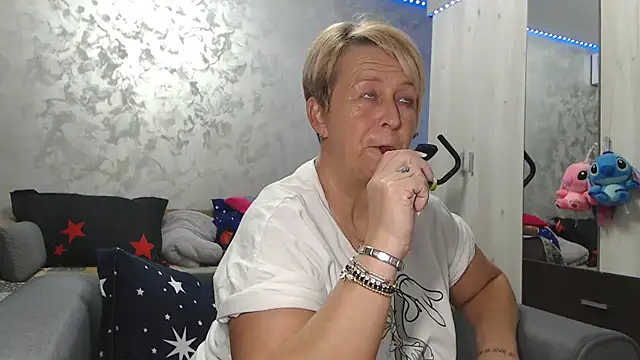 Snapshot of RosesandLillies chatting on 04.02.26 RosesandLillies online show from 04.02.26