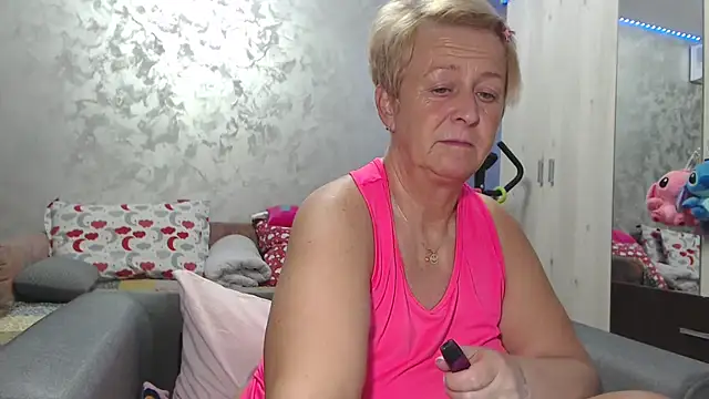 Snapshot of RosesandLillies chatting on 04.09.26 RosesandLillies online show from 04.09.26