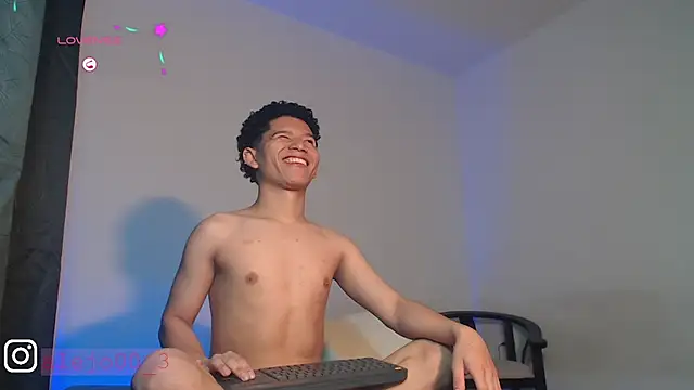 Snapshot of Magno_03 chatting on 10.06.25 Magno 03 online show from 10.06.25