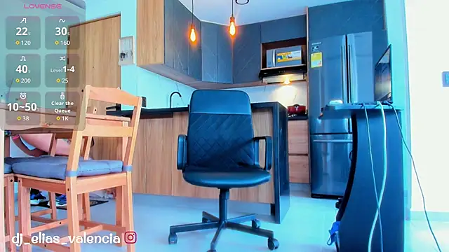 Snapshot of fitnolan chatting on 02.14.26 fitnolan online show from 02.14.26