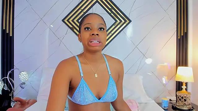 Snapshot of EmilyDiaaz chatting on 09.18.25 EmilyDiaaz online show from 09.18.25