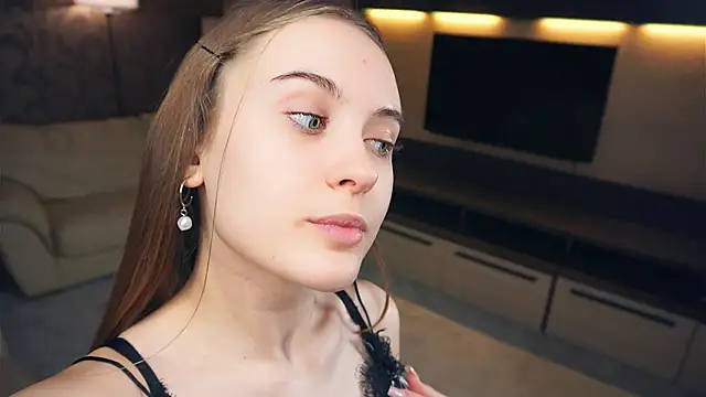 Snapshot of QuennaCoote chatting on 03.06.25 QuennaCoote online show from 03.06.25