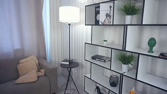 Snapshot of QuennaCoote chatting on 09.15.25 QuennaCoote online show from 09.15.25