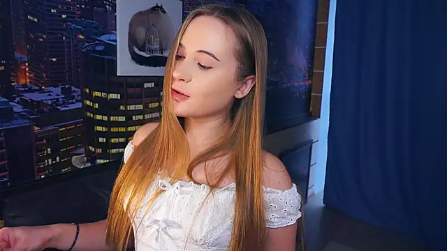 Snapshot of QuennaCoote chatting on 12.19.25 QuennaCoote online show from 12.19.25