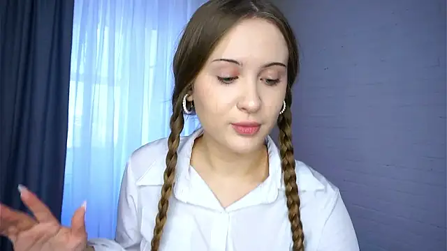 Snapshot of QuennaCoote chatting on 02.05.26 QuennaCoote online show from 02.05.26