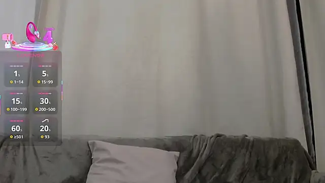 Snapshot of JanelleBrown_ chatting on 10.03.25 JanelleBrown online show from 10.03.25