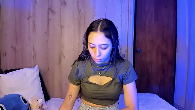 Snapshot of TANIA_06 chatting on 04.22.26 TANIA 06 online show from 04.22.26