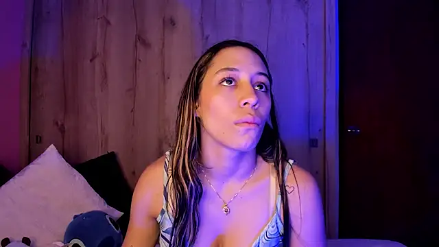 Snapshot of TANIA_06 chatting on 04.23.26 TANIA 06 online show from 04.23.26