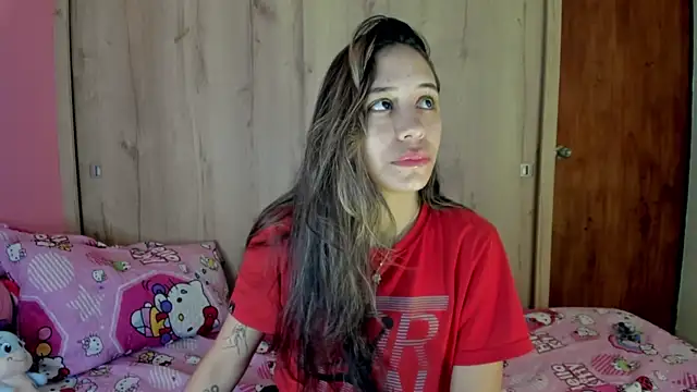 Snapshot of TANIA_06 chatting on 06.15.26 TANIA 06 online show from 06.15.26