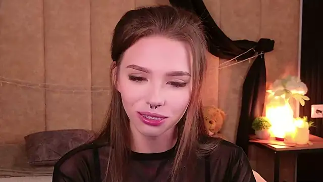 Snapshot of Sierra_Fane chatting on 09.20.25 Sierra Fane online show from 09.20.25