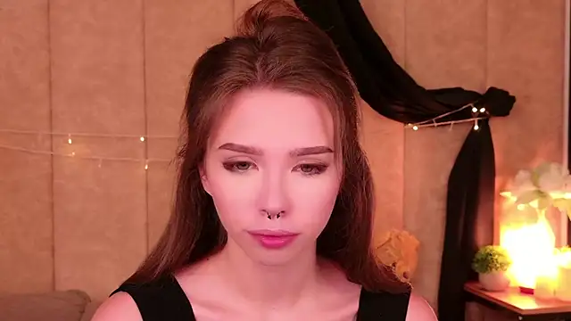 Snapshot of Sierra_Fane chatting on 09.25.25 Sierra Fane online show from 09.25.25