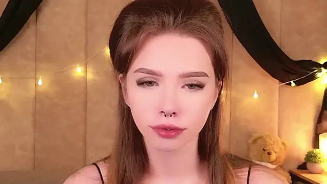 Snapshot of Sierra_Fane chatting on 11.07.25 Sierra Fane online show from 11.07.25