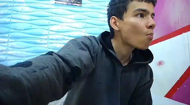 Snapshot of seigfried0 chatting on 03.17.25 seigfried0 online show from 03.17.25