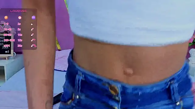 Snapshot of EmmyCortez chatting on 09.29.25 EmmyCortez online show from 09.29.25