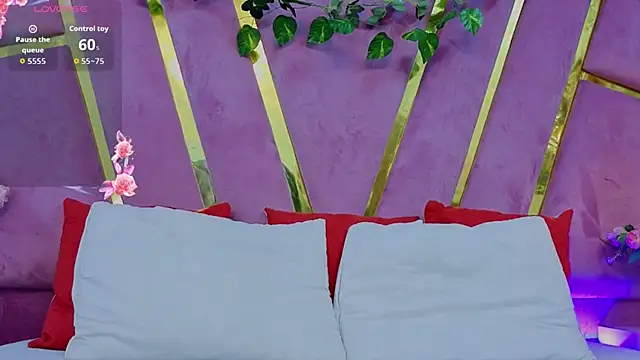 Snapshot of EmmyCortez chatting on 12.04.25 EmmyCortez online show from 12.04.25