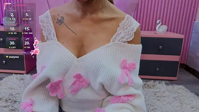 Snapshot of EmmyCortez chatting on 12.17.25 EmmyCortez online show from 12.17.25