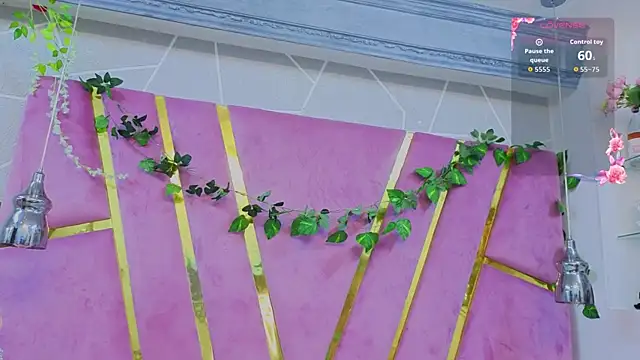 Snapshot of EmmyCortez chatting on 12.21.25 EmmyCortez online show from 12.21.25