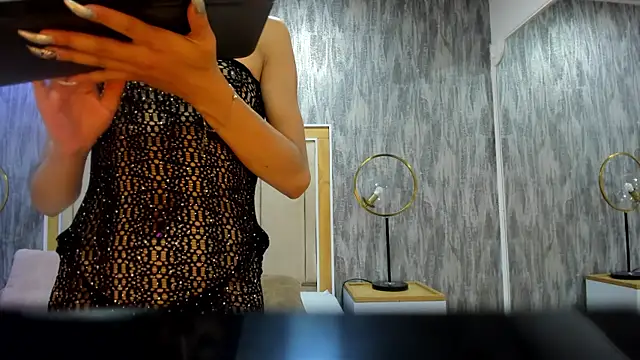 NahomyCarther online show from 12.15.25