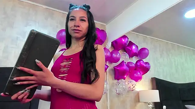 NahomyCarther online show from 02.21.26