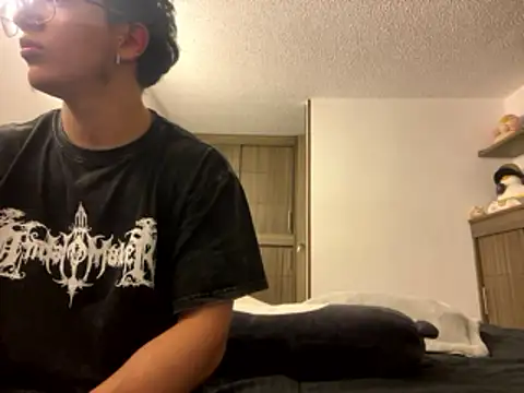 Snapshot of DesireLuxe chatting on 01.13.26 DesireLuxe online show from 01.13.26